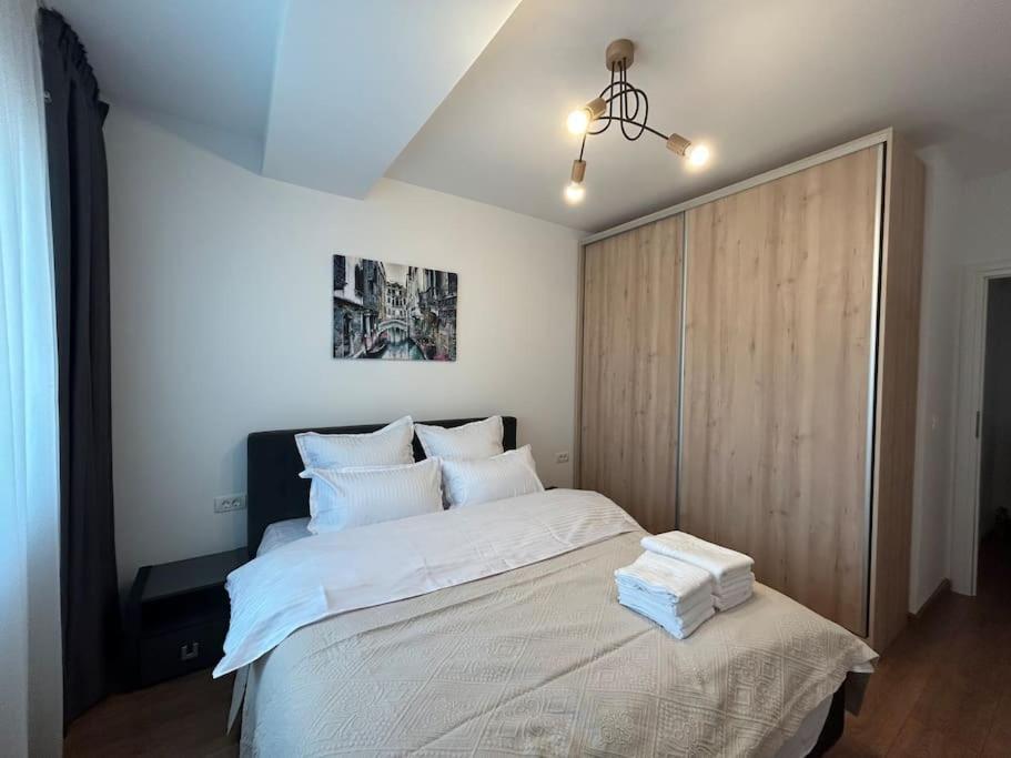 Regie Sunset Apartment Boekarest Buitenkant foto